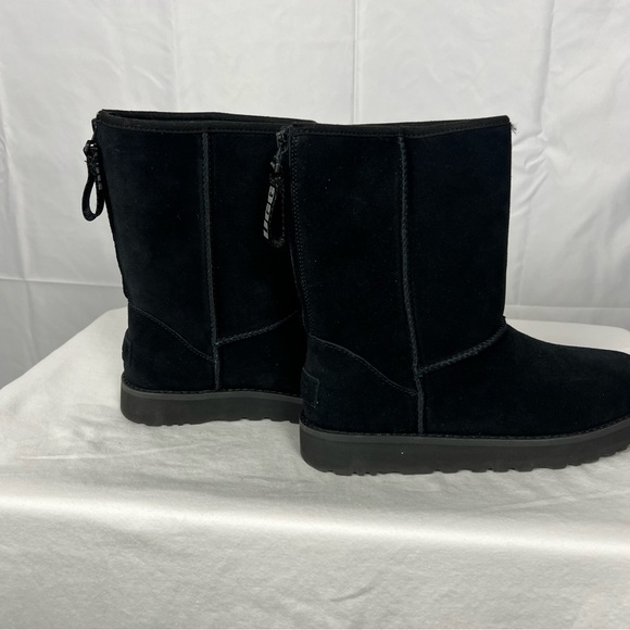 NWT/NWOB UGG black classic short Logo zip-up boots. - Picture 3 of 9